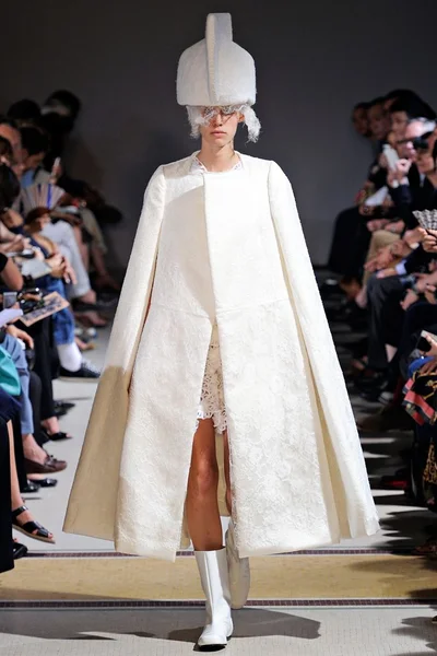 Look 18